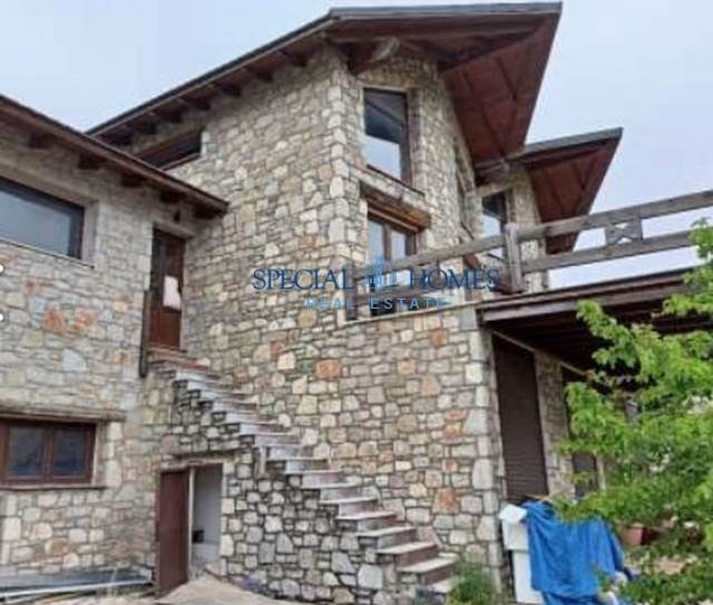 (Προς Ενοικίαση) Κατοικία Μεζονέτα || Ν. Βοιωτίας/Αράχοβα - 247 τ.μ, 4 Υ/Δ, 1.250€ 